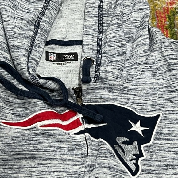Women's New England Patriots NFL Football Hoodie NFL Team Apparel Sweatshirt - Picture 3 of 7